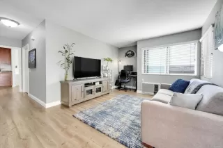 Browse active condo listings in PALISADES