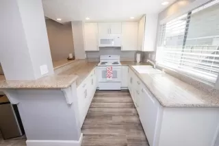Photo #5: PTP2605203 Listing 