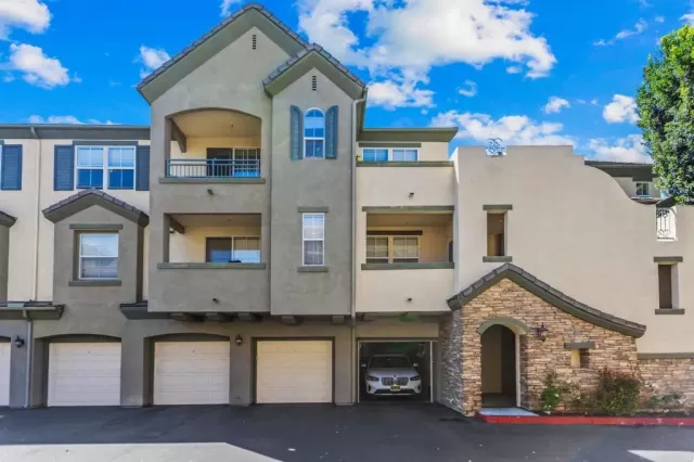 MLS: PTP2605358 Condo For Sale