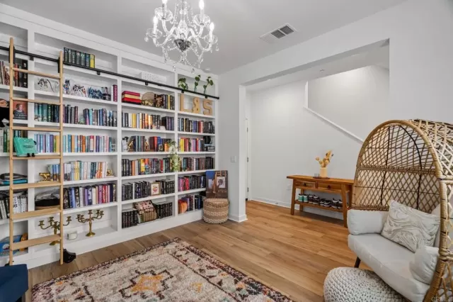 MLS: PTP2605379 Condo For Sale