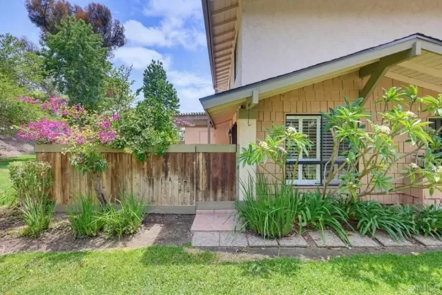MLS: PTP2605446 Condo For Sale