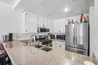 Photo #5: PTP2605528 Listing