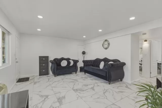 MLS: PTP2605533 Condo For Sale