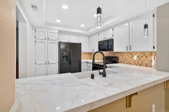 MLS: PTP2605555 Condo For Sale