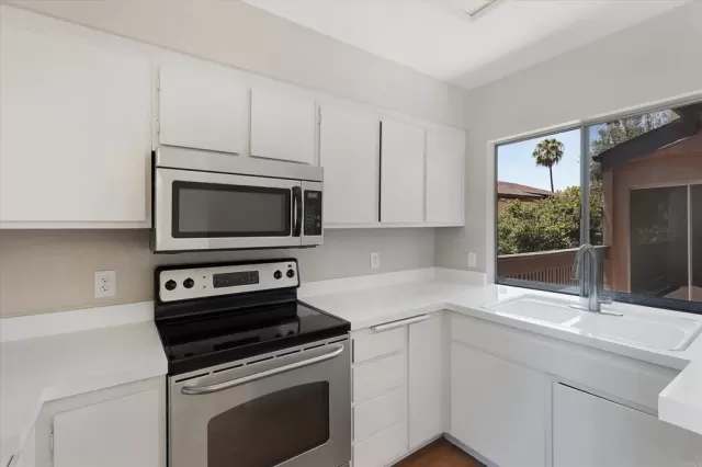 MLS: PTP2605591 Condo For Sale