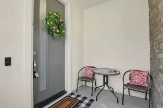 Photo #2: PTP2605705 Listing