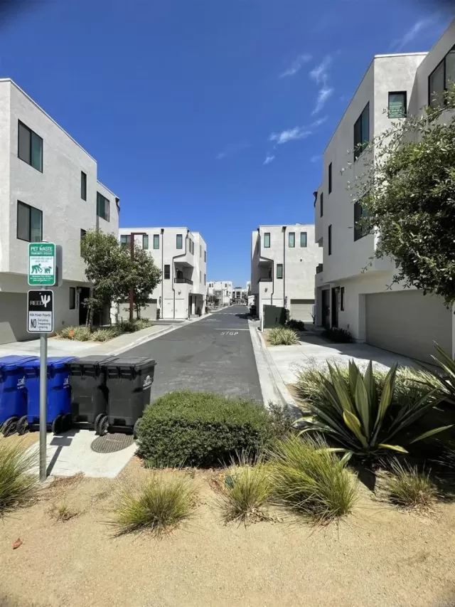 MLS: PTP2605759 Condo For Sale