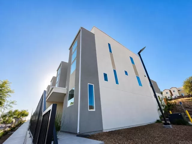 MLS: PTP2605839 Condo For Sale