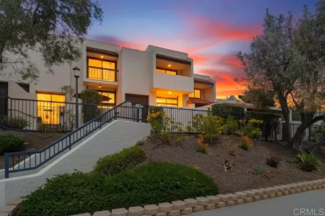 MLS: PTP2605844 Condo For Sale