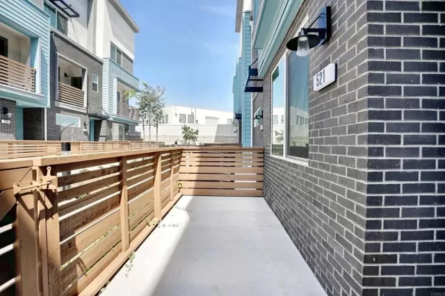 MLS: PTP2605853 Condo For Sale