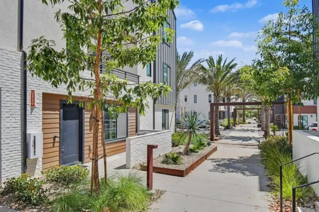 MLS: PTP2605906 Condo For Sale