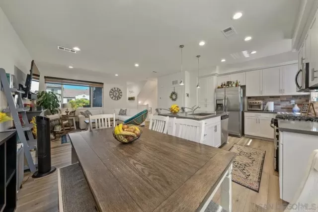 MLS: PTP2605973 Condo For Sale