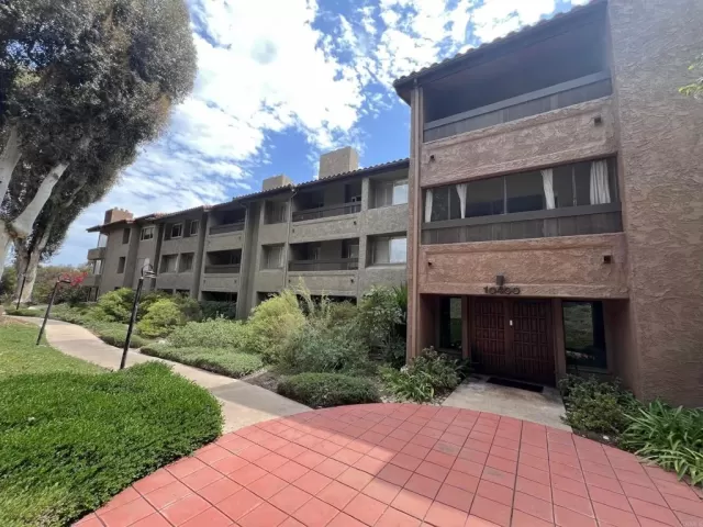 MLS: PTP2605980 Condo For Sale