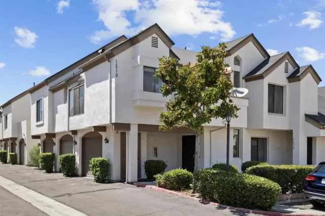 MLS: PTP2605990 Condo For Sale