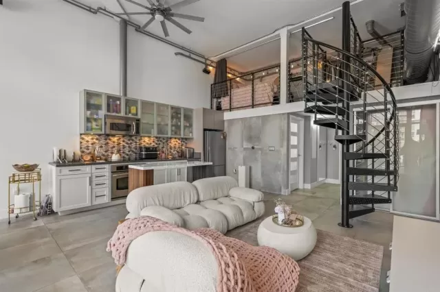 MLS: PTP2605996 Condo For Sale