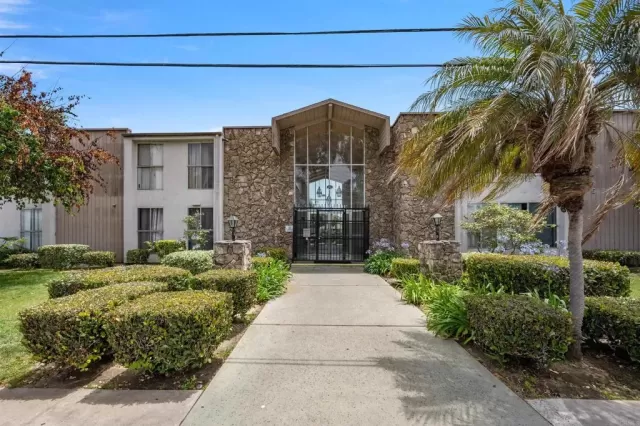 MLS: PTP2606027 Condo For Sale