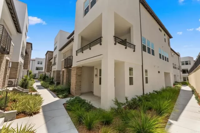 MLS: PTP2606164 Condo For Sale
