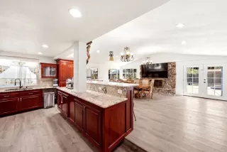 Photo #5: PTP2606235 Listing