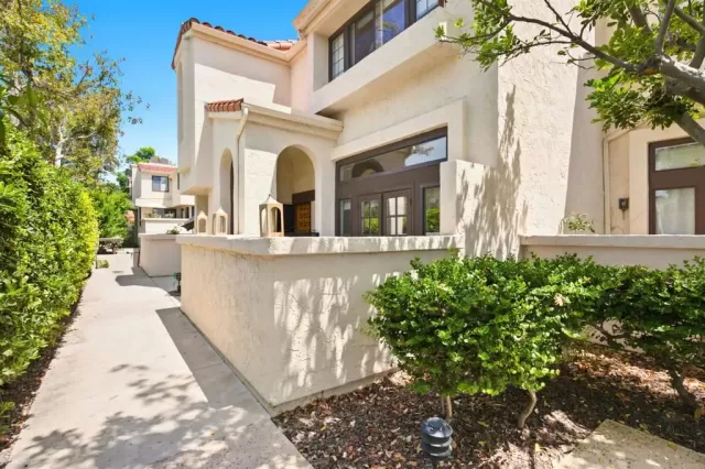 MLS: PTP2606309 Condo For Sale