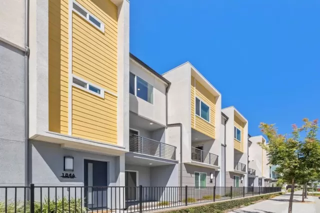 MLS: PTP2606328 Condo For Sale