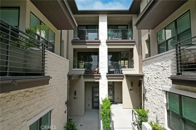 MLS: PW22215965 Condo For Sale