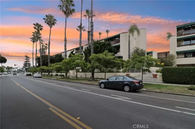 MLS: PW25100699 Condo For Sale