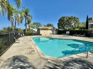 Photo #4: RS24202004 Listing