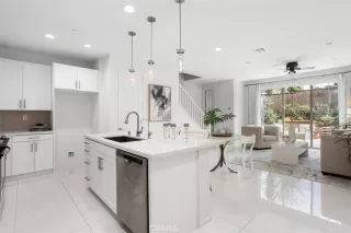 Photo #2: SB25063171 Listing