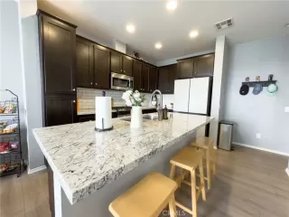 Photo #3: SB25107682 Listing