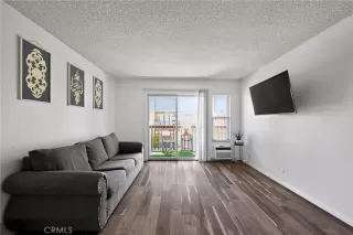 Photo #2: SB26090419 Listing 