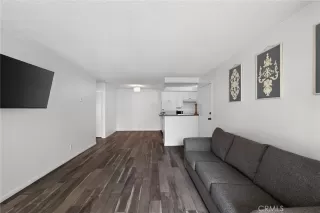 Photo #4: SB26090419 Listing 