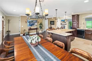 Photo #4: SR24125243 Listing