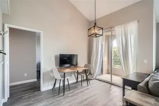 Photo #5: SR25115896 Listing