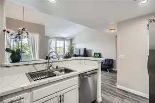 Photo #6: SR25115896 Listing