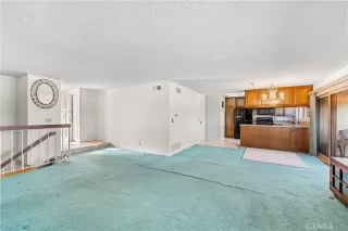 Photo #4: SR25146018 Listing