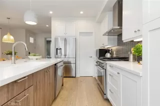 Photo #6: SR25261308 Listing