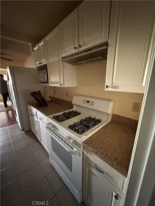 Photo #6: SR25269946 Listing