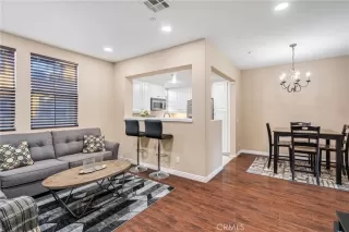 Photo #3: SR25271546 Listing