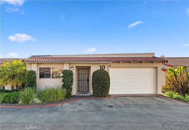 MLS: SW23013218 Condo For Sale