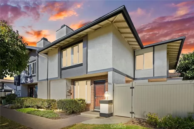MLS: SW23019537 Condo For Sale