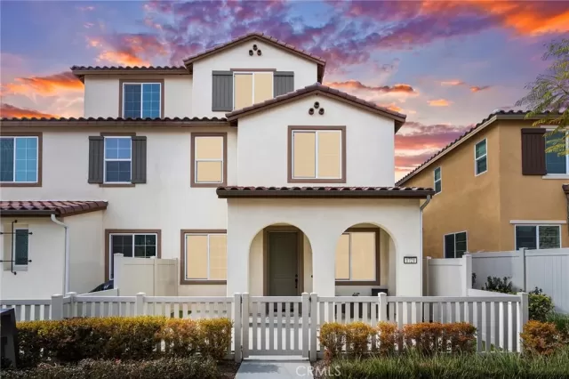 MLS: SW23034121 Condo For Sale