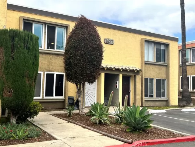 MLS: SW23082989 Condo For Sale