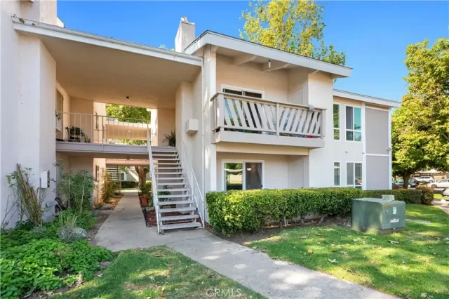 MLS: SW23096933 Condo For Sale