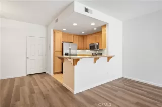 Photo #3: SW23107573 Listing