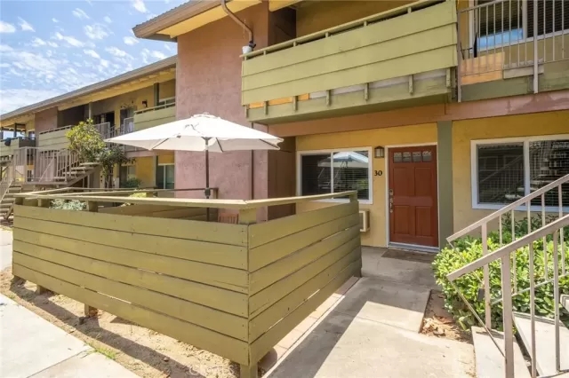 MLS: SW23118417 Condo For Sale