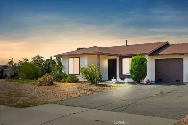 MLS: SW23139614 Condo For Sale