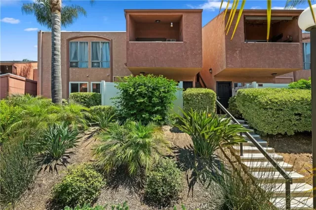 MLS: SW23141672 Condo For Sale