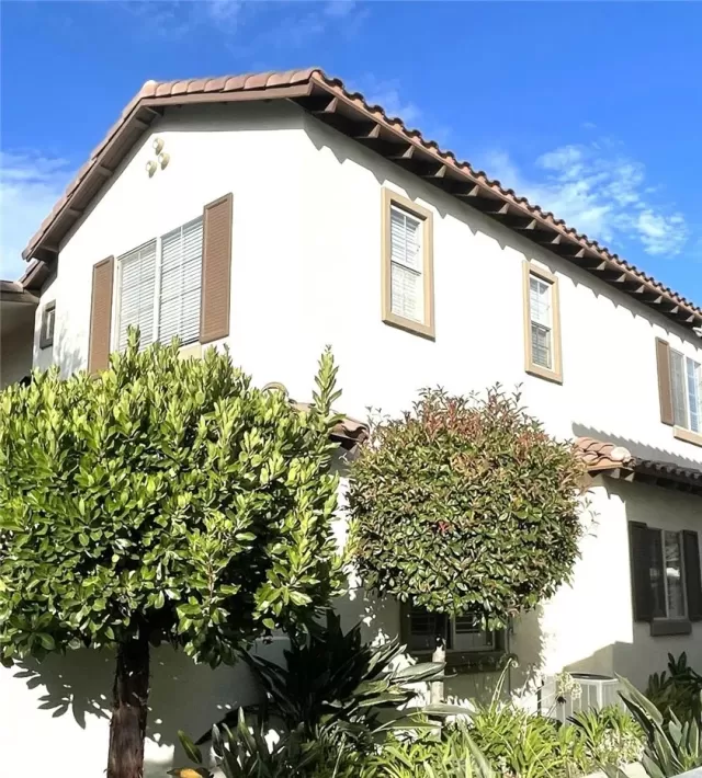 MLS: SW23146529 Condo For Sale