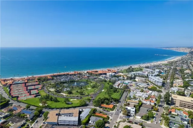 MLS: SW23168091 Condo For Sale