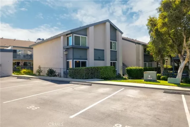 MLS: SW23171556 Condo For Sale